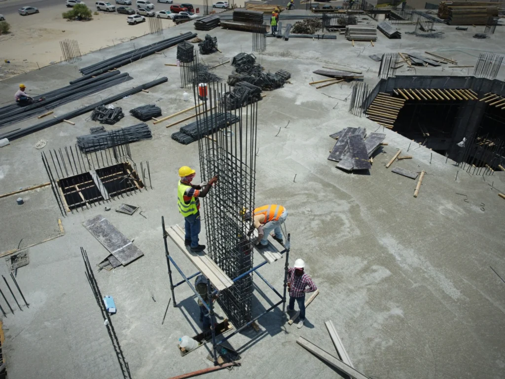 Chantier au Maroc en sous-effectif illustrant les défis liés à la main d’œuvre dans la construction
